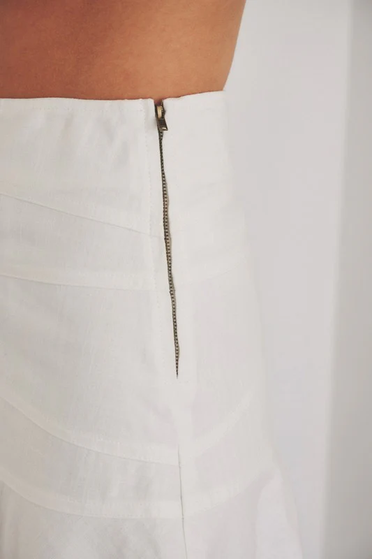 The It Skirt - Image 10