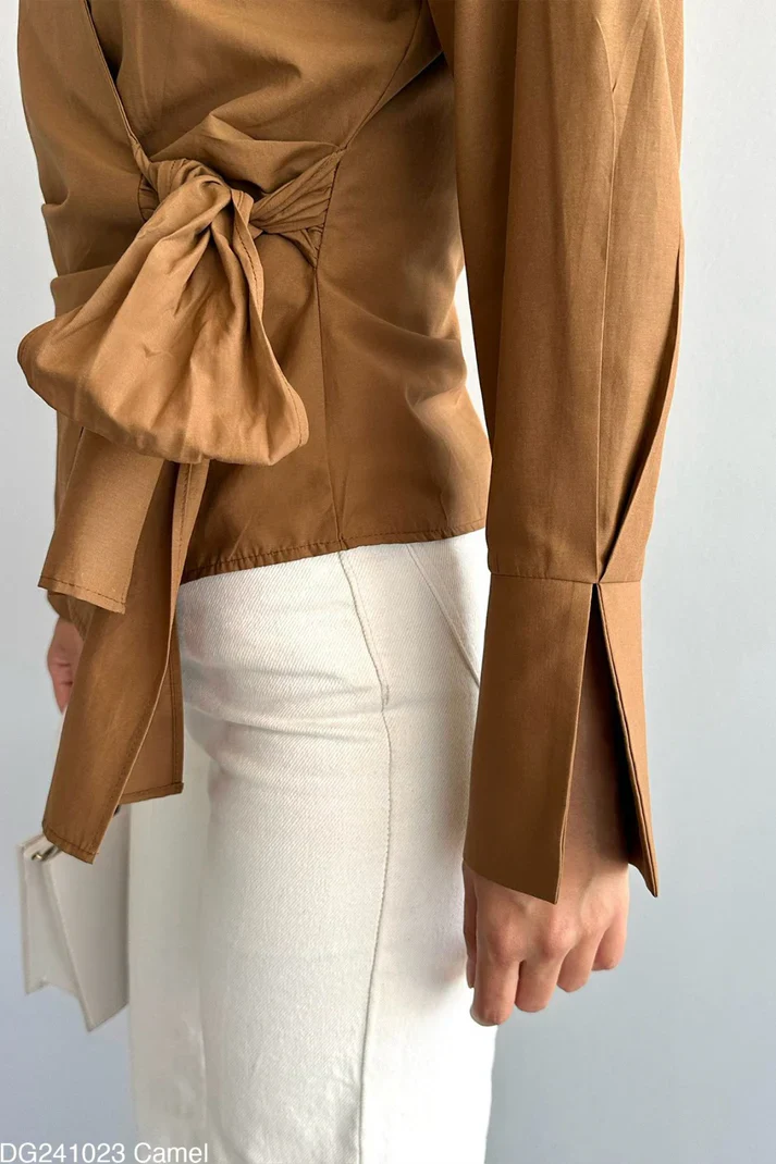 The Gifted Blouse - Image 4