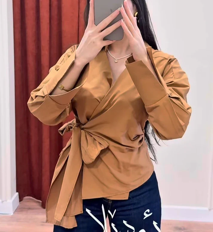 The Gifted Blouse - Image 5