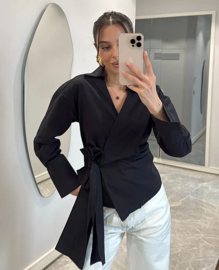 The Gifted Blouse - Image 6